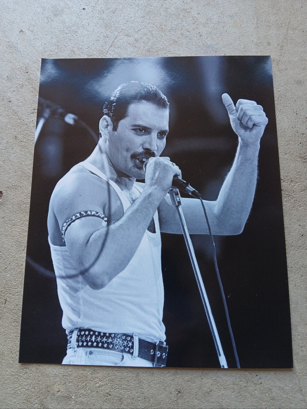 8 x 10 inch Freddie Mercury 1985 Live Aid Photo Print - Picture 1 of 1